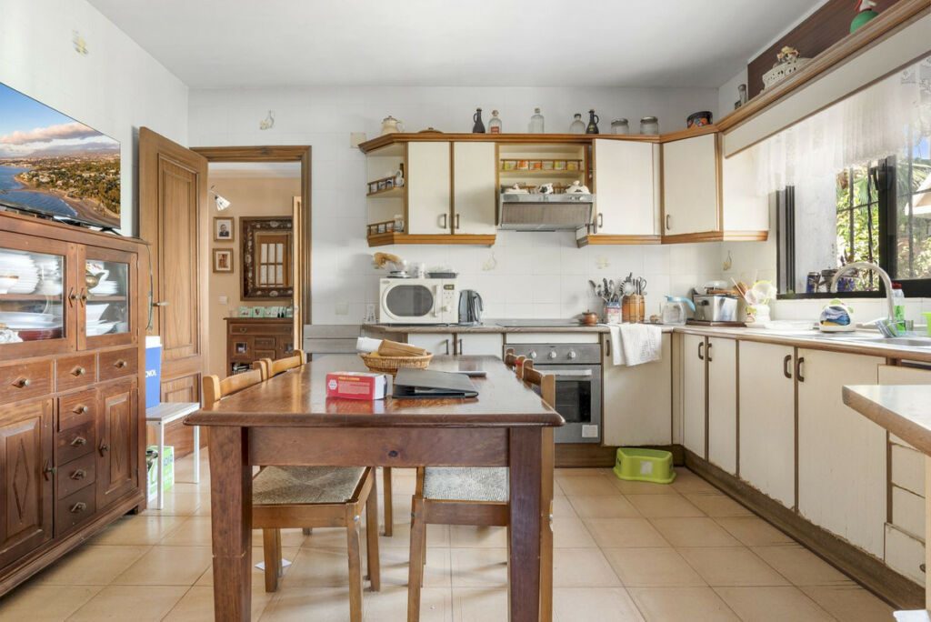 Detached Villa Estepona Málaga - image 8