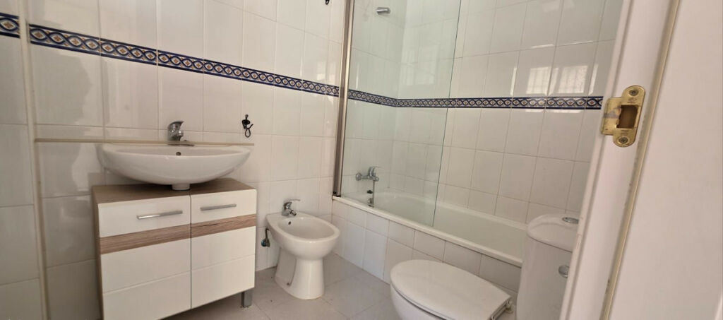 Middle Floor Apartment Casares Málaga - image 8
