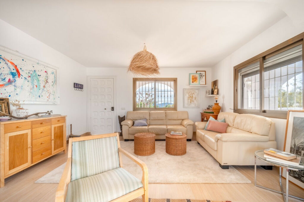 Detached Villa La Viñuela Málaga - image 8