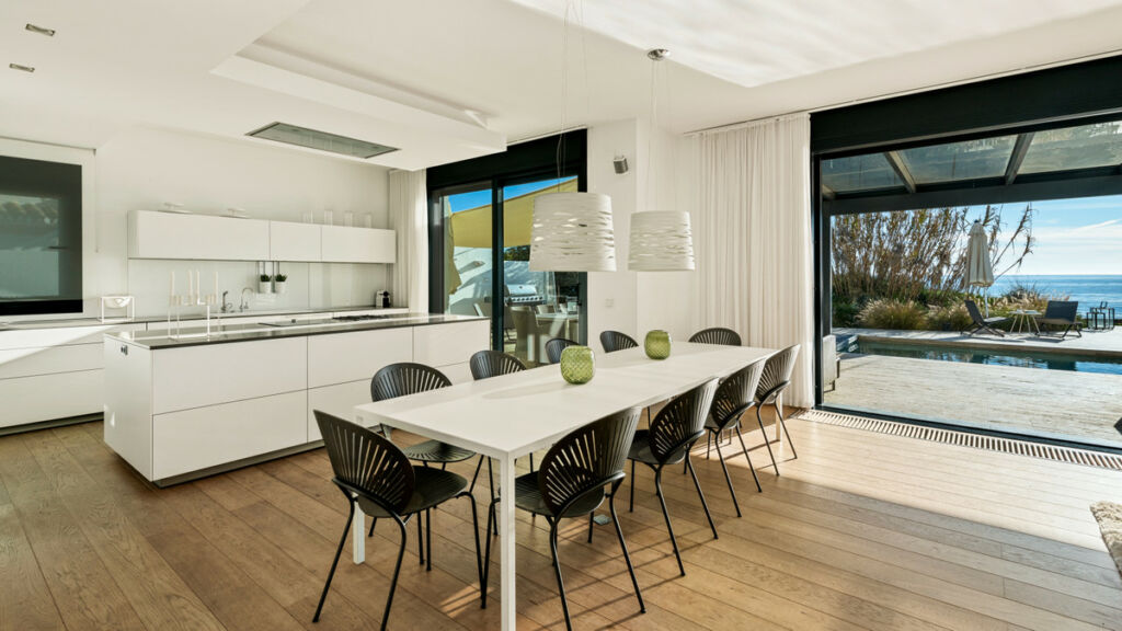 Detached Villa Costabella Málaga - image 8