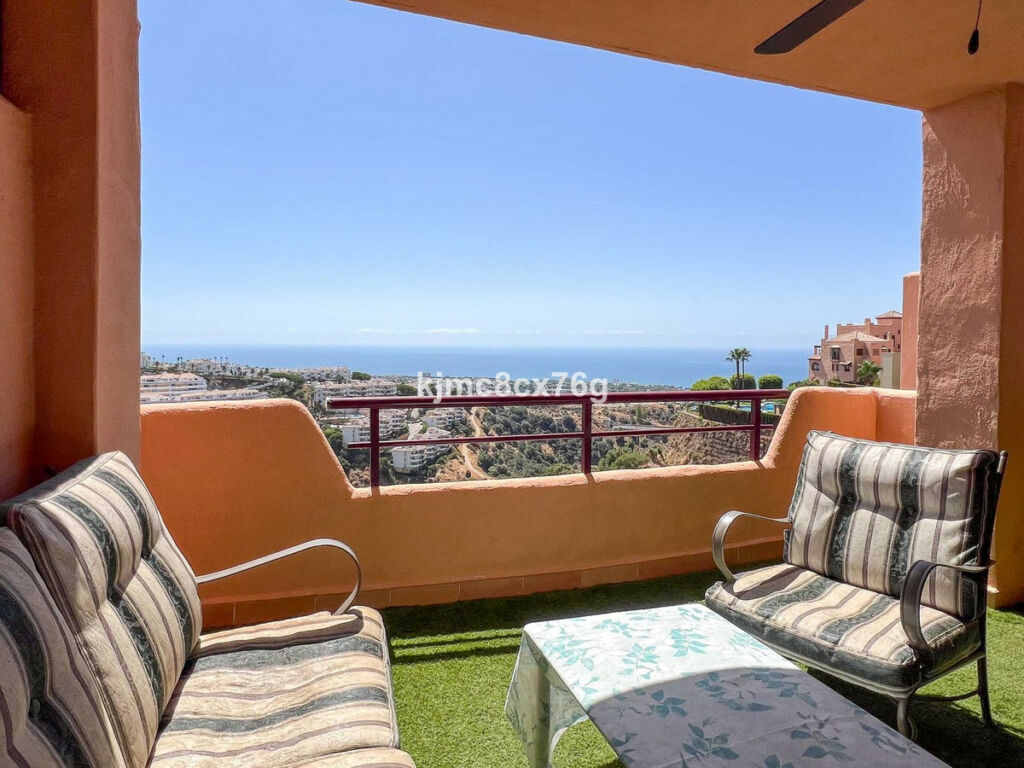 Middle Floor Apartment Calahonda Málaga - image 8