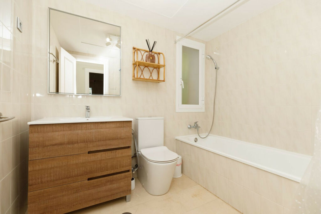 Middle Floor Apartment La Quinta Málaga - image 8
