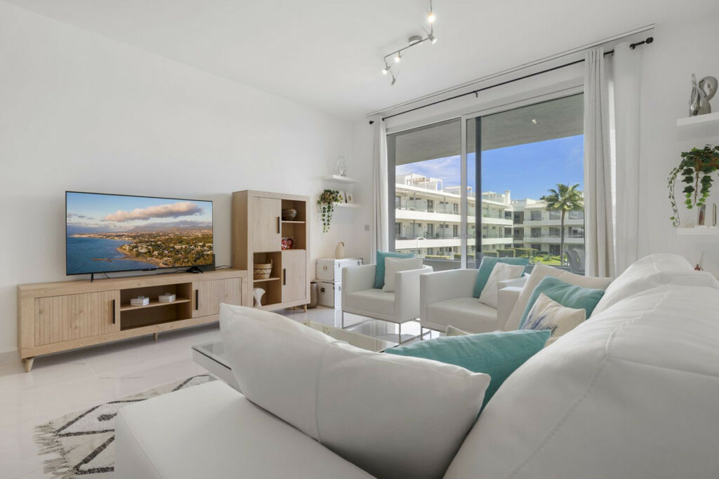 Middle Floor Apartment New Golden Mile Málaga - image 8