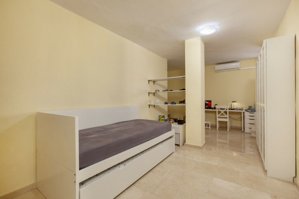 Ground Floor Apartment The Golden Mile Málaga - image 8