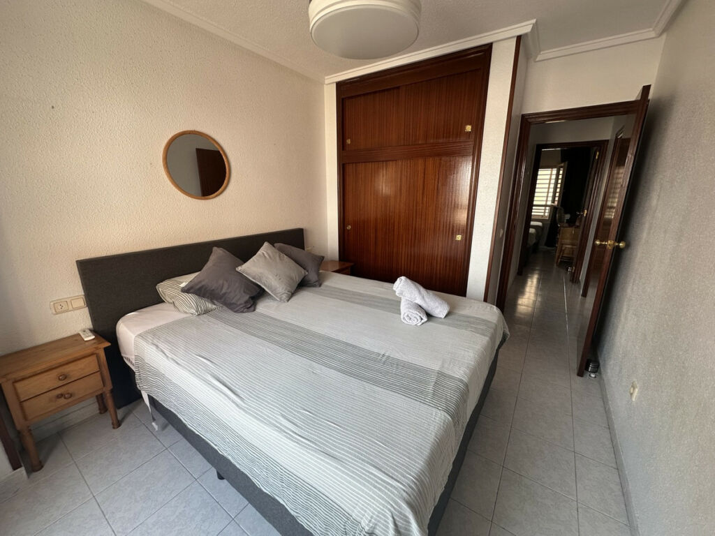 Middle Floor Apartment Torrevieja Alicante - image 8