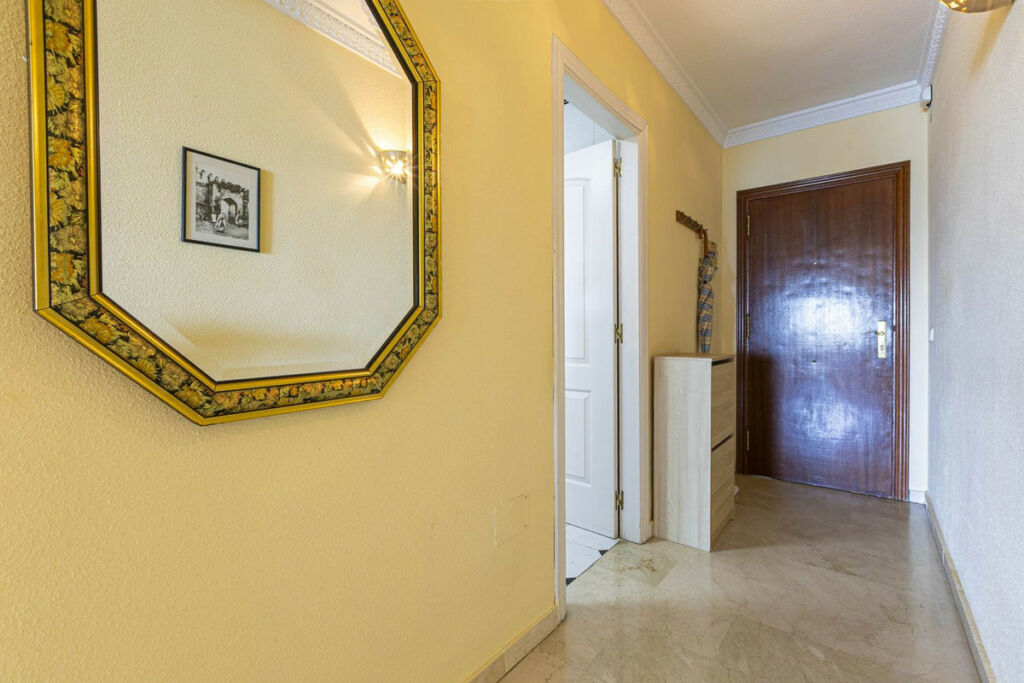Middle Floor Apartment Fuengirola Málaga - image 8