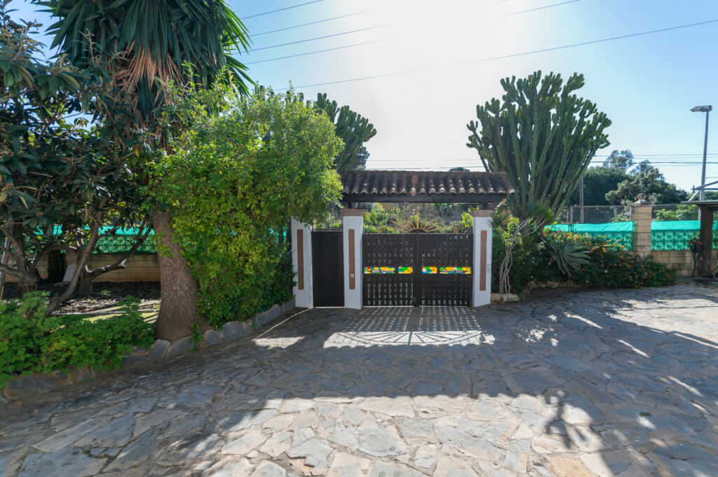 Detached Villa Las Chapas Málaga - image 8