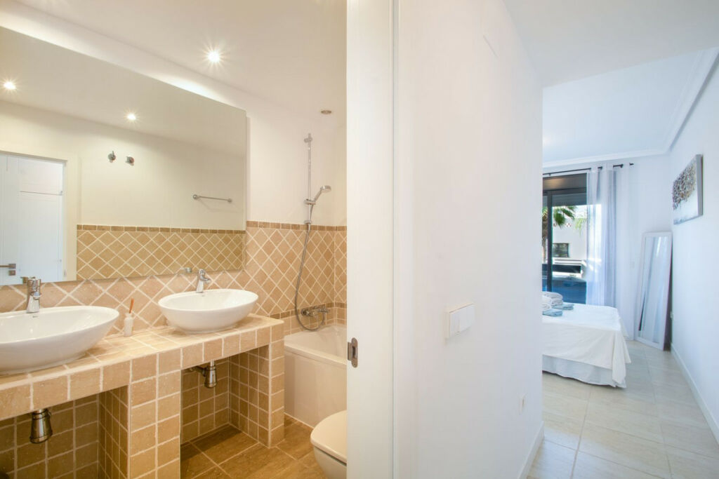 Ground Floor Apartment Selwo Málaga - image 8