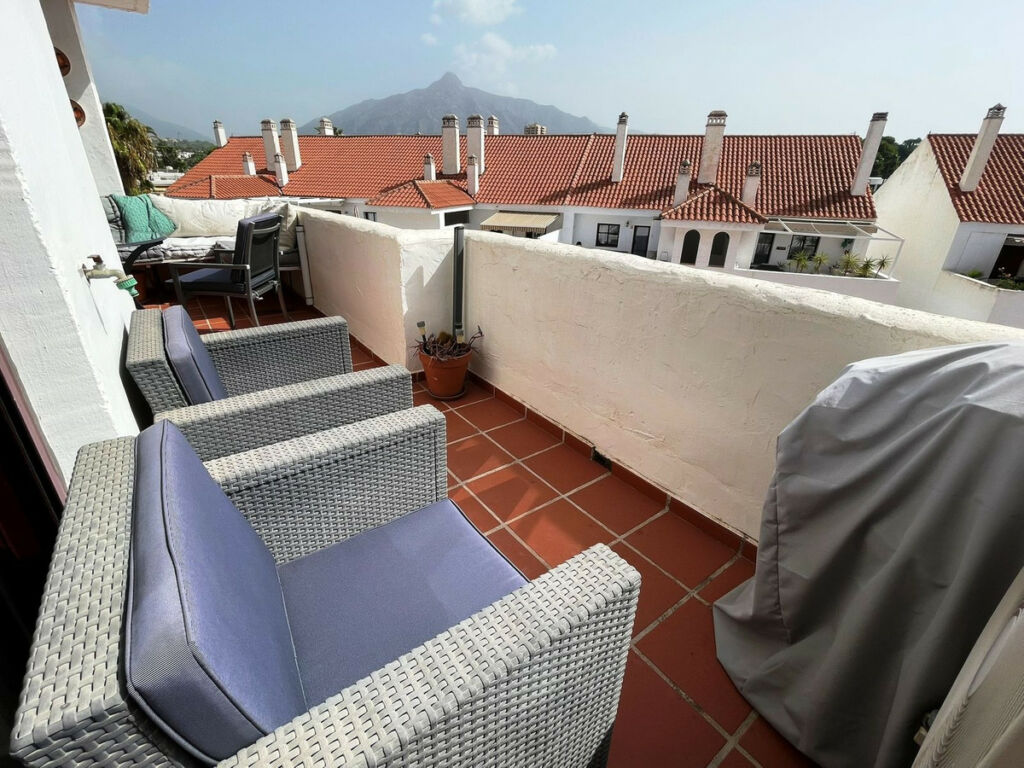Middle Floor Apartment Nueva Andalucía Málaga - image 8