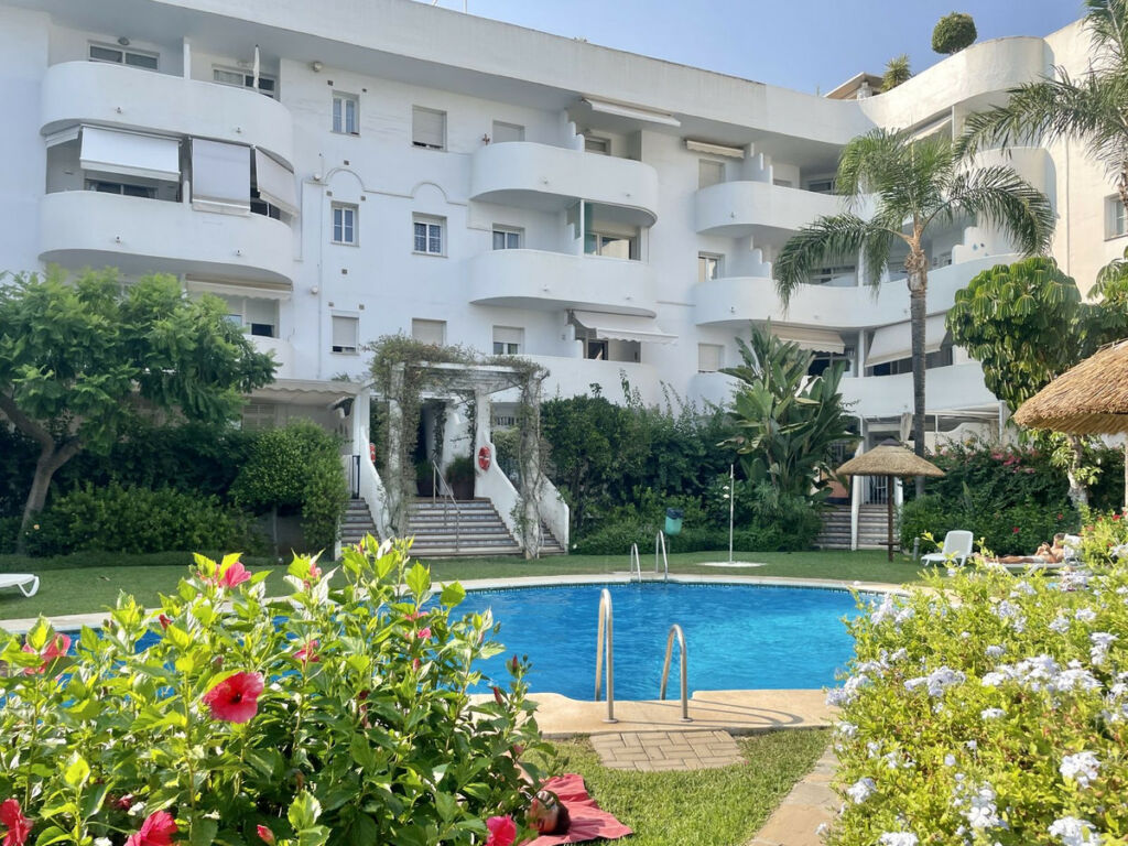 Ground Floor Apartment The Golden Mile Málaga - image 2