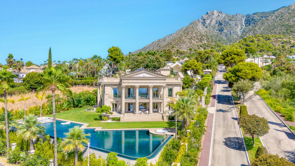 Detached Villa Sierra Blanca Málaga - image 10