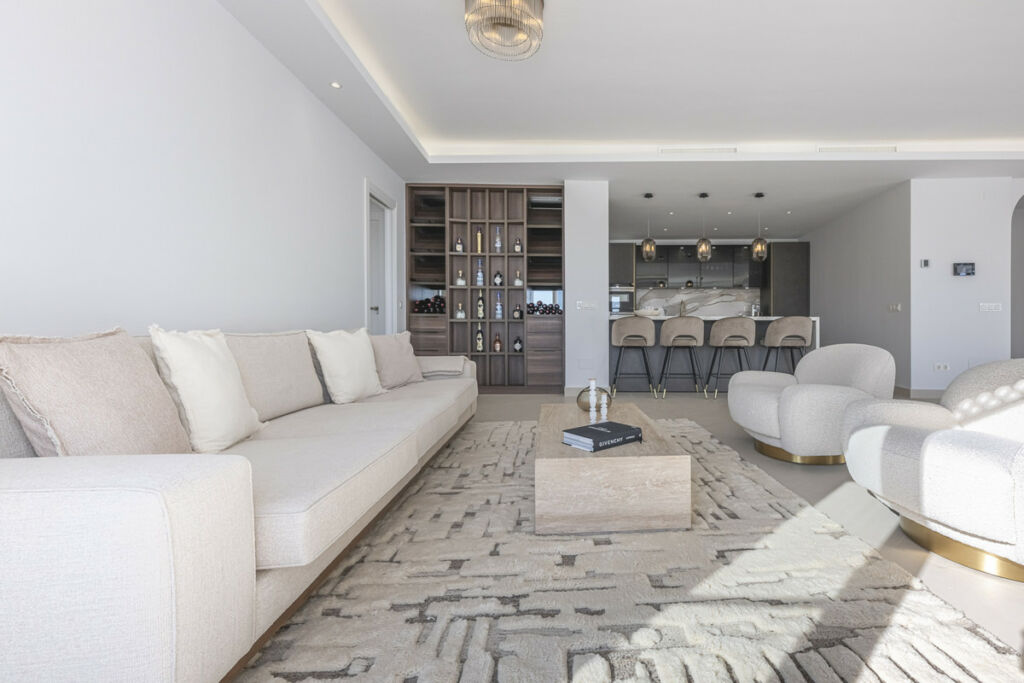 Middle Floor Apartment The Golden Mile Málaga - image 8
