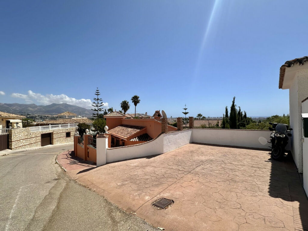 Detached Villa Cerros del Aguila Málaga - image 8