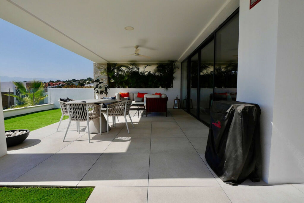 Middle Floor Apartment Cabopino Málaga - image 8