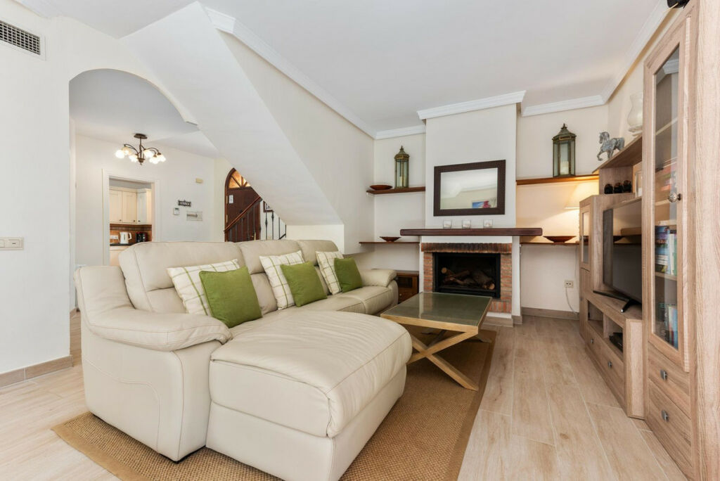 Townhouse Estepona Málaga - image 8
