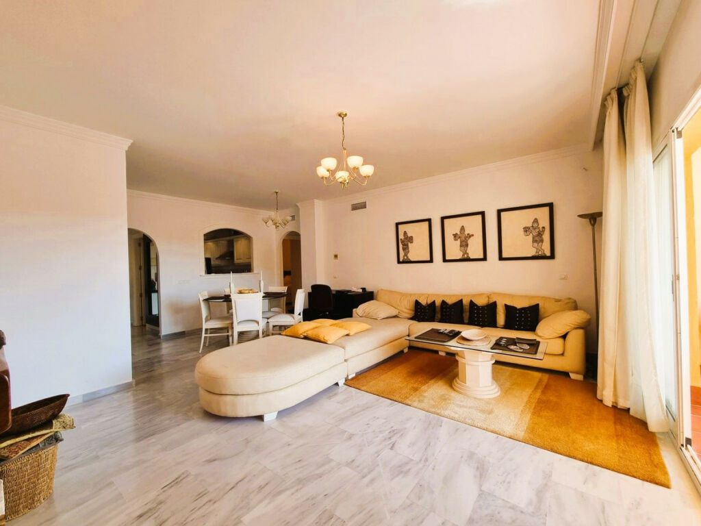 Middle Floor Apartment Calahonda Málaga - image 7