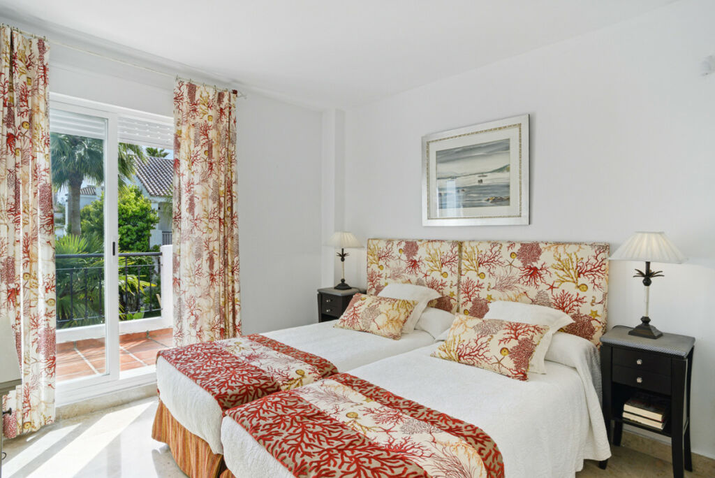 Townhouse Nueva Andalucía Málaga - image 8