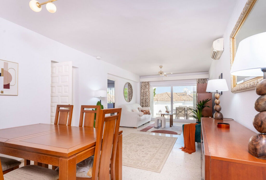Ground Floor Apartment El Paraiso Málaga - image 8