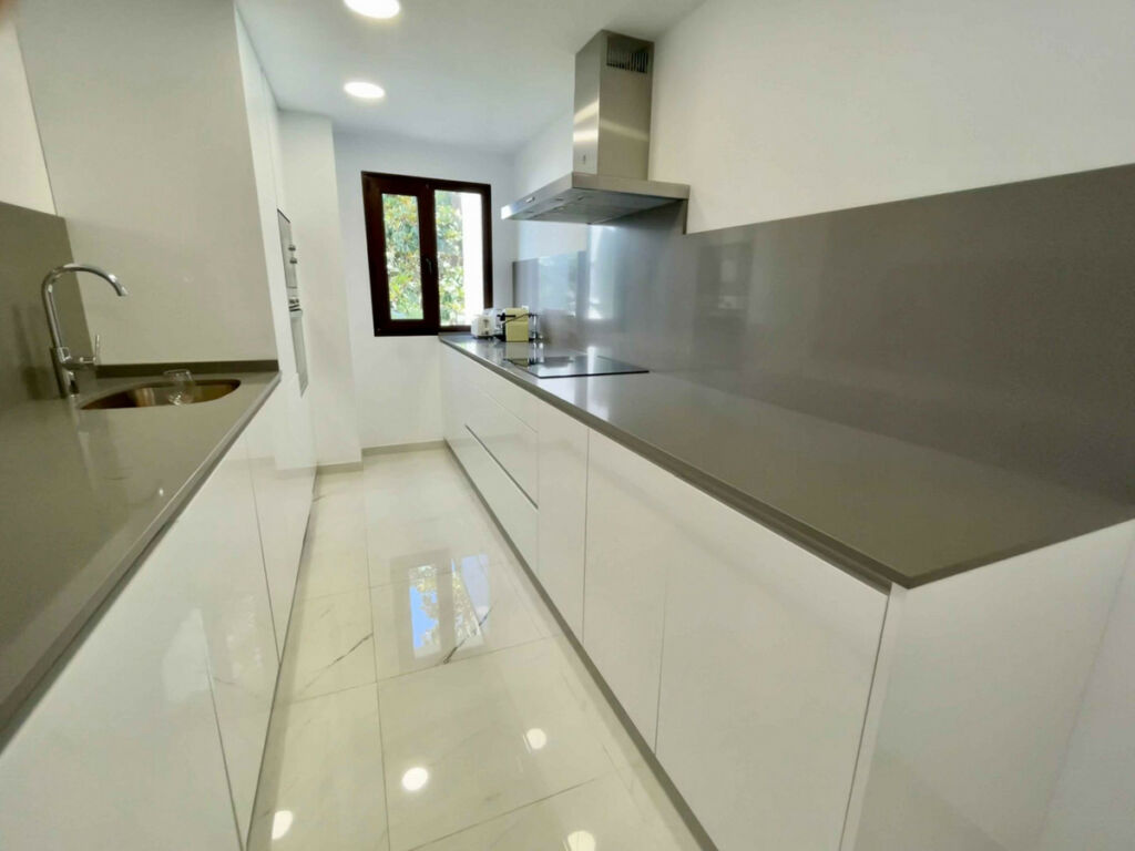 Middle Floor Apartment Puerto Banús Málaga - image 10