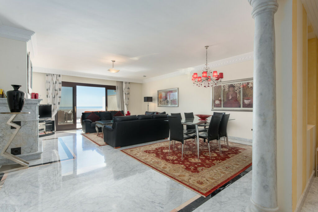 Middle Floor Apartment The Golden Mile Málaga - image 9