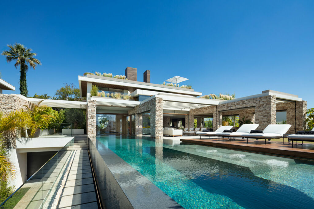 Detached Villa Nueva Andalucía Málaga - image 9
