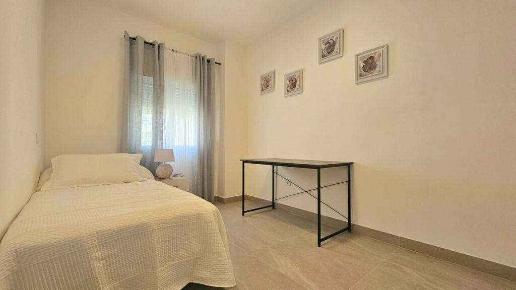 Middle Floor Apartment Fuengirola Málaga - image 9