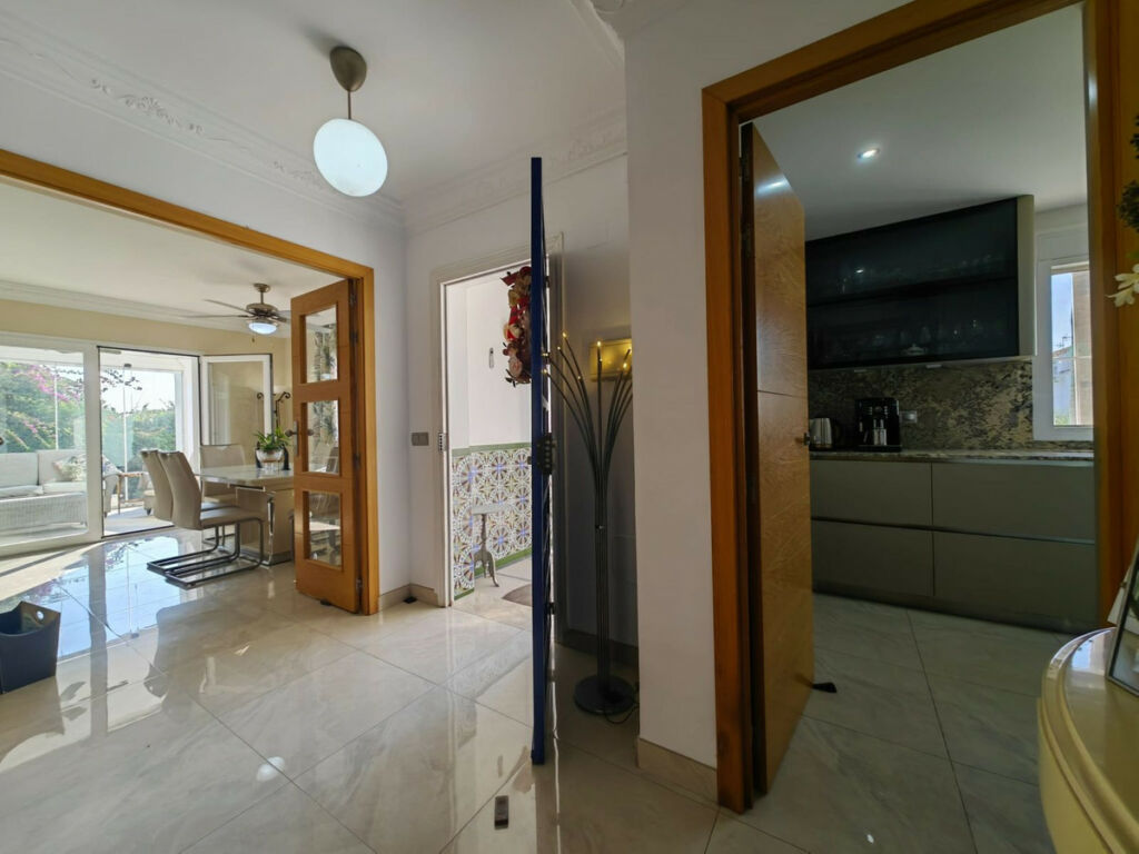Detached Villa Estepona Málaga - image 9