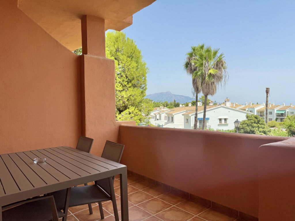 Middle Floor Apartment Benahavís Málaga - image 9