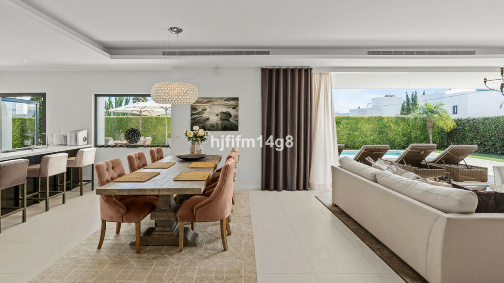 Detached Villa San Pedro de Alcántara Málaga - image 9