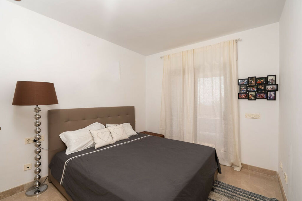 Middle Floor Apartment La Duquesa Málaga - image 9