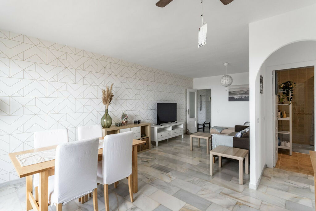 Middle Floor Apartment Calahonda Málaga - image 9