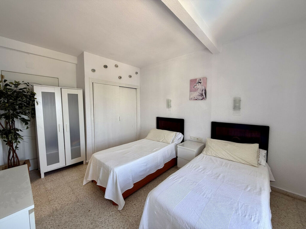 Middle Floor Apartment Calahonda Málaga - image 9