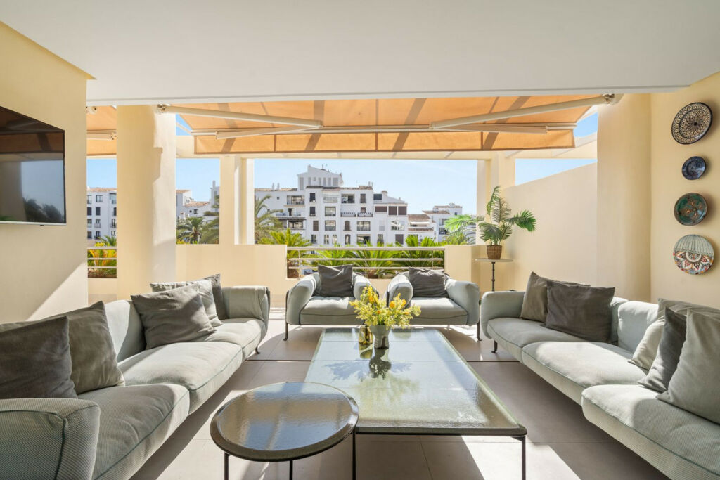 Middle Floor Apartment Puerto Banús Málaga