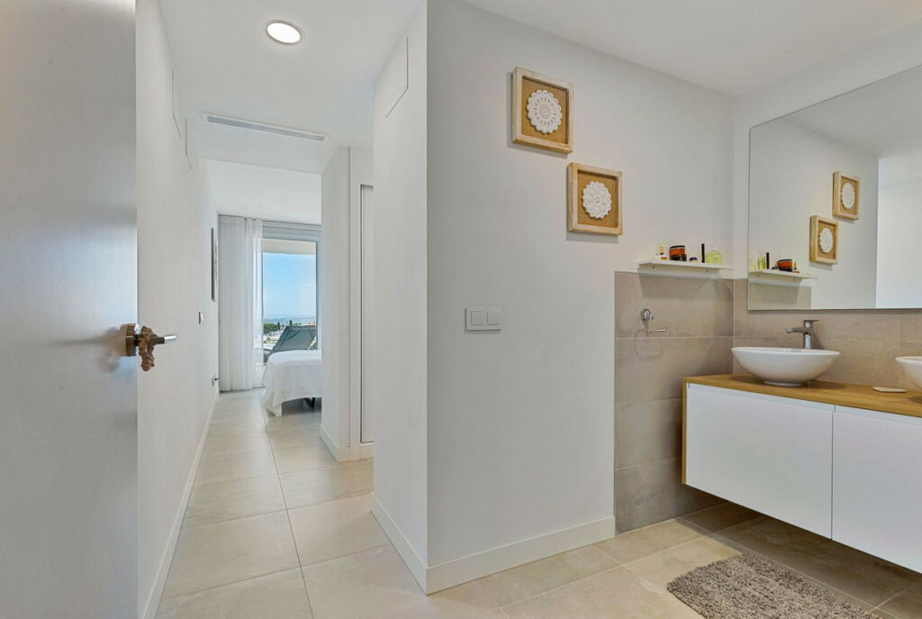 Middle Floor Apartment Fuengirola Málaga - image 9