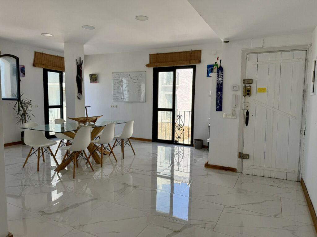 Top Floor Apartment Puerto Banús Málaga - image 11
