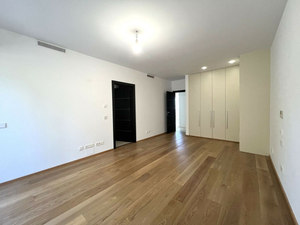 Townhouse Sierra Blanca Málaga - image 9