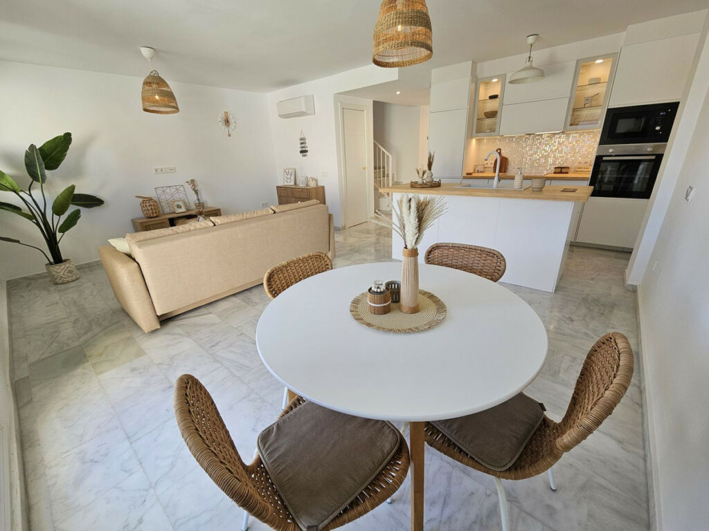 Townhouse Benalmadena Pueblo Málaga - image 9
