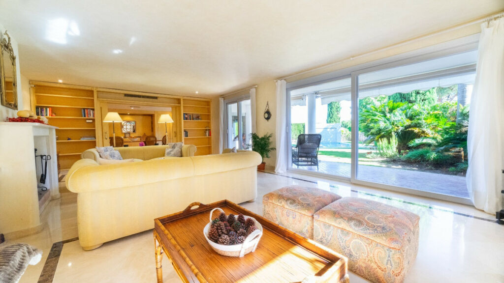 Detached Villa Sierra Blanca Málaga - image 9