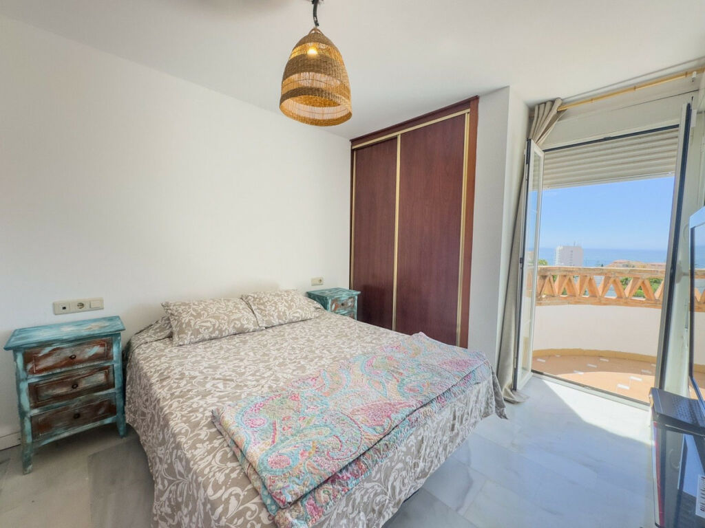 Townhouse Torrequebrada Málaga - image 9