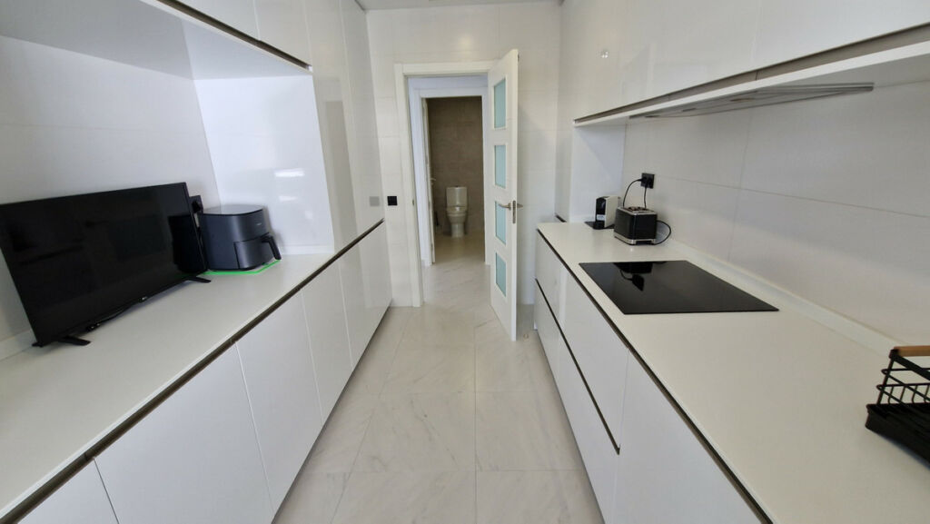 Middle Floor Apartment Estepona Málaga - image 9