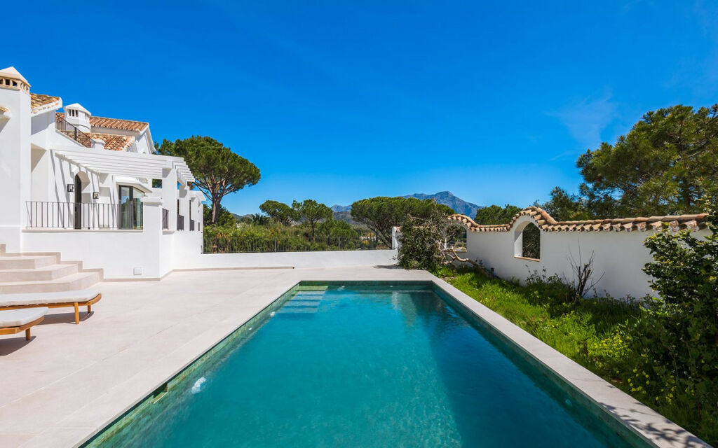 Detached Villa El Madroñal Málaga - image 9