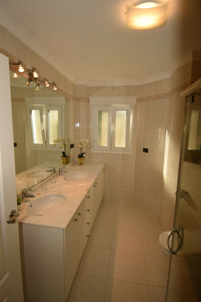 Ground Floor Apartment La Fustera Alicante - image 9