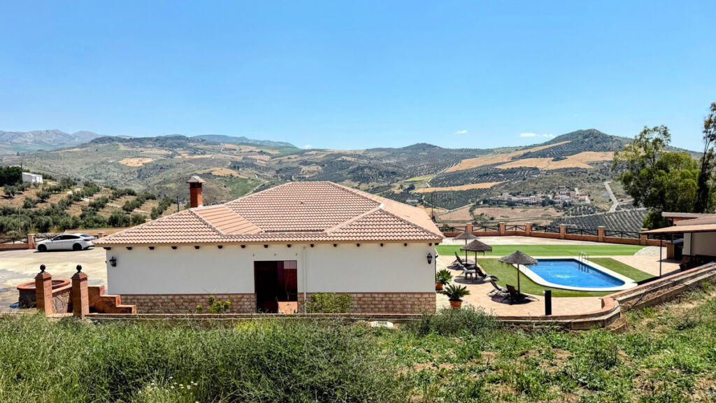 Detached Villa Valle de Abdalajis Málaga - image 9