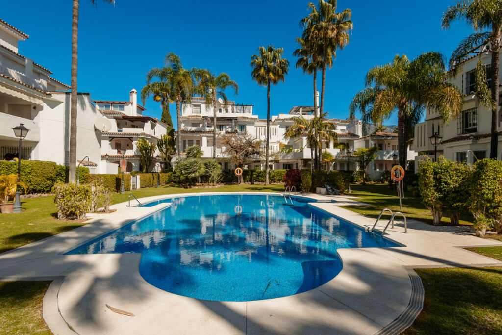 Ground Floor Apartment Nueva Andalucía Málaga - image 9