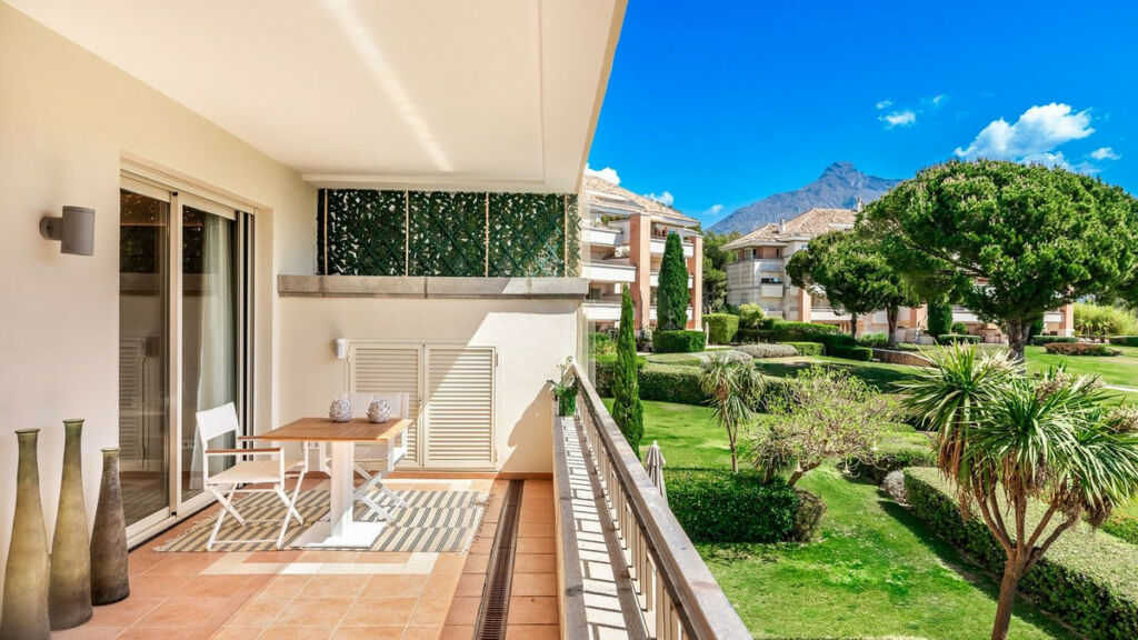 Middle Floor Apartment The Golden Mile Málaga - image 9