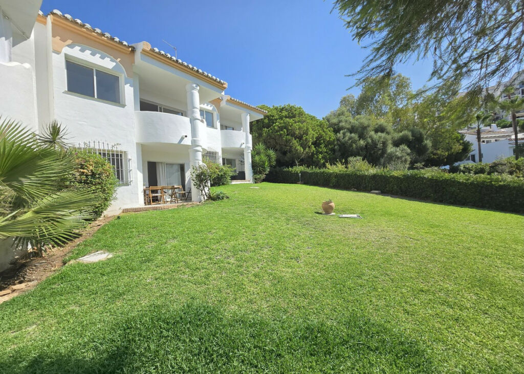 Ground Floor Apartment Calahonda Málaga - image 9