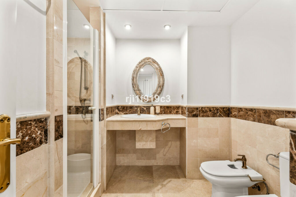 Middle Floor Apartment Elviria Málaga - image 9