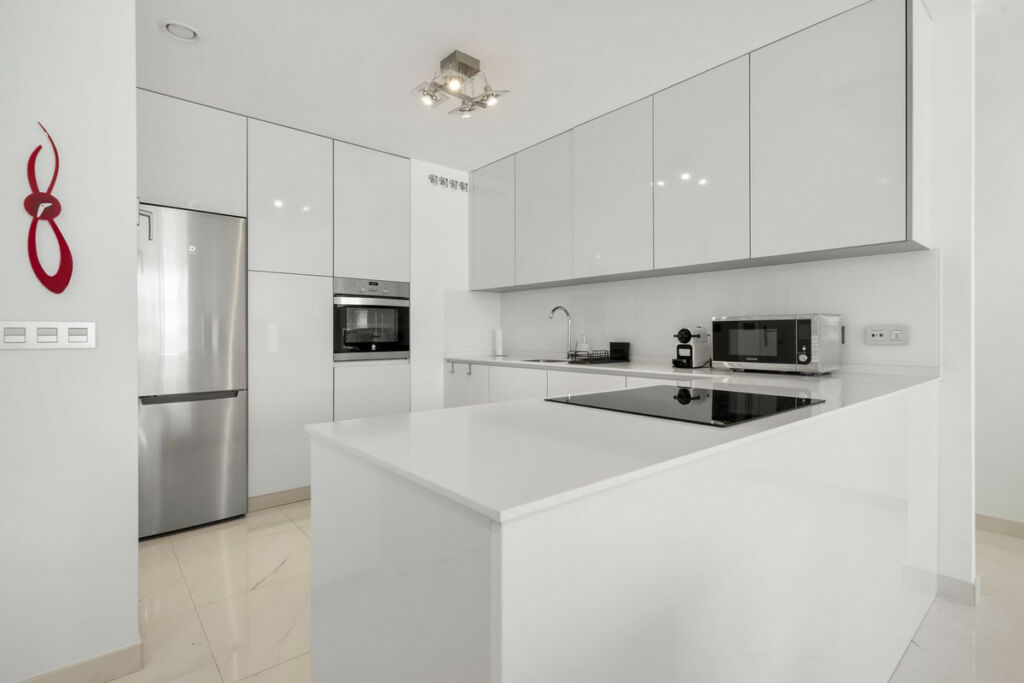 Middle Floor Apartment New Golden Mile Málaga - image 9