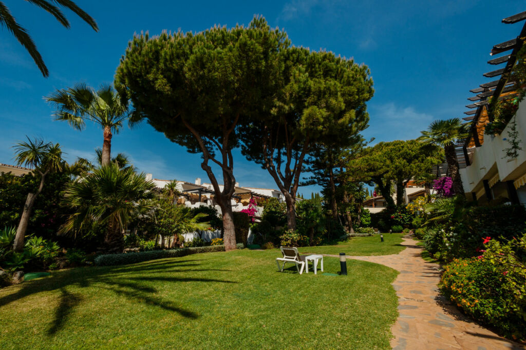 Middle Floor Apartment Sierra Blanca Málaga - image 9