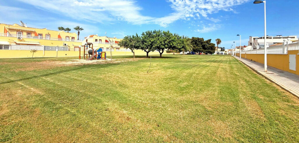 Townhouse Torrevieja Alicante - image 9